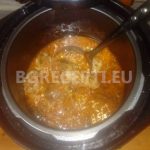 Пилешки бутчета със зеленчуци и гъби