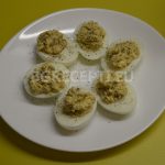 Яйца с маскарпоне и каперси 